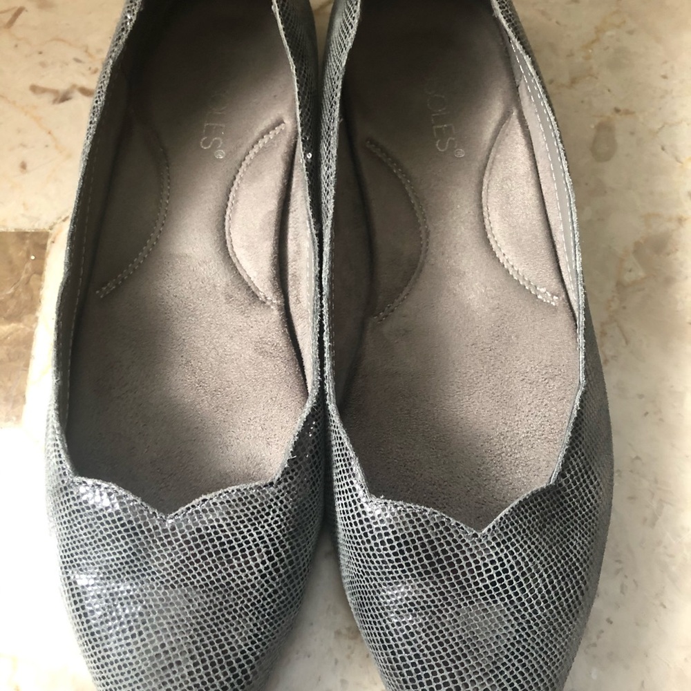 Grey women’s flat shoes - Picture 3 of 9